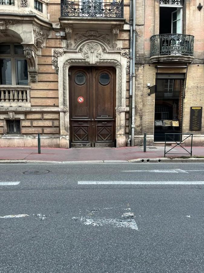 Toulouse - Alsace Lorraine - Languedoc-Place Du Salin-Museum Histoire Naturelle- Jardin Des Plantes-Musee Augustins- Palais De Justice Station Metro Carmes Ligne B Zewnętrze zdjęcie