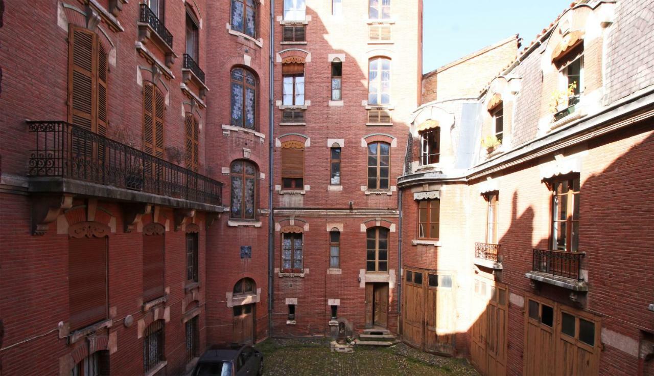Toulouse - Alsace Lorraine - Languedoc-Place Du Salin-Museum Histoire Naturelle- Jardin Des Plantes-Musee Augustins- Palais De Justice Station Metro Carmes Ligne B Zewnętrze zdjęcie